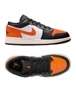 nike-air-jordan-1-low-sneaker-kids-schwarz-f081-553560-lifestyle_gallery.png