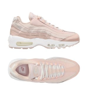 white vapormax plus men