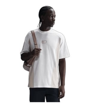 nike-air-t-shirt-weiss-f101-hm0182-lifestyle_front.png