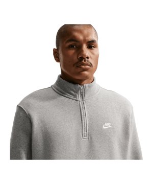 nike-club-1-2-zip-sweatshirt-grau-f063-fn3864-lifestyle_front.png