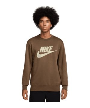 nike-club-sweatshirt-braun-f235-fn3890-lifestyle_front.png