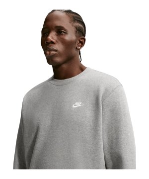 nike-club-sweatshirt-grau-f063-fn3886-lifestyle_front.png