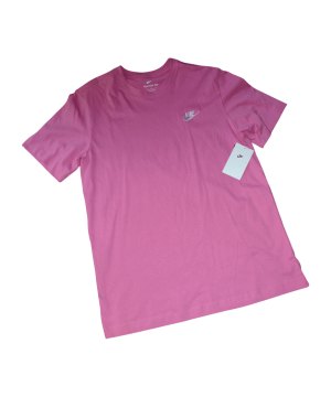 nike-club-t-shirt-pink-f684-ar4997-lifestyle_front.png