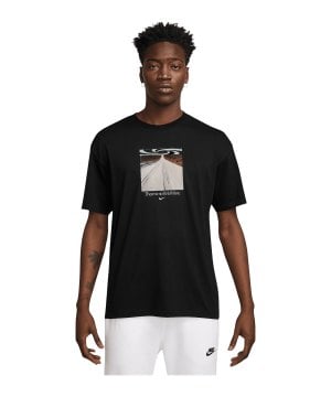 nike-m90-open-t-shirt-schwarz-f010-hq9268-lifestyle_front.png