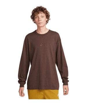 nike-premium-essential-sweatshirt-gruen-f323-do7390-lifestyle_front.png