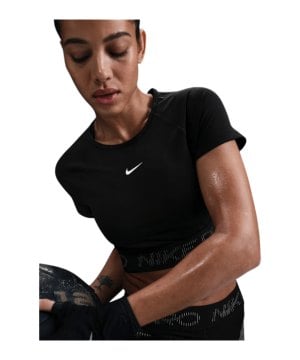 nike-pro-cropped-graphic-t-shirt-damen-schwarz-hm6369-laufbekleidung_front.png