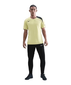 nike-strike-t90-trainingshirt-gruen-f383-hv6400-teamsport_front.png
