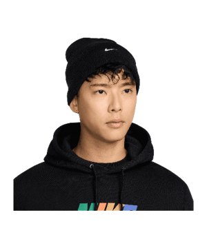 nike-swoosh-peak-beanie-schwarz-f010-hf0187-lifestyle_front.png