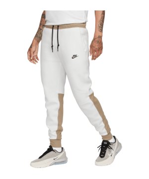 nike-tech-fleece-jogginghose-weiss-gruen-f121-fb8002-lifestyle_front.png