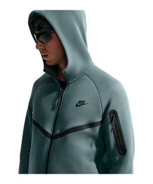 nike-tech-fleece-kapuzenjacke-gruen-f382-hv0949-lifestyle_front.png
