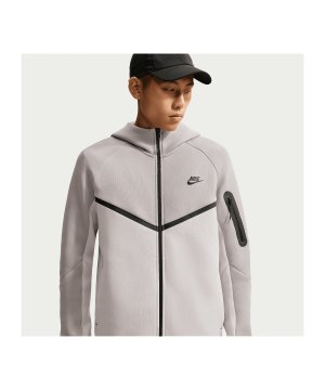 nike-tech-windrunner-jacke-grau-f009-hv0949-lifestyle_front.png