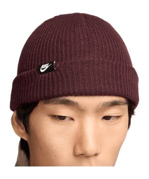 nike-terra-beanie-rot-f652-hf0176-lifestyle_front.png