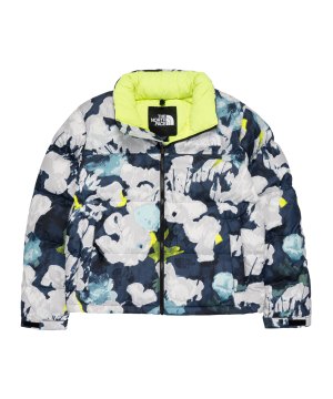 the-north-face-1996-retro-jacke-damen-blau-fiaw-nf0a3xeo-lifestyle_front.png