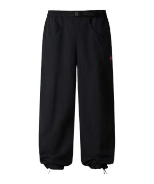 the-north-face-red-box-belted-hose-schwarz-fjk3-nf0a8fhf-lifestyle_front.png