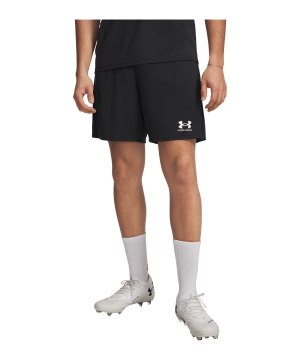 under-armour-challenger-core-short-schwarz-f001-1372691-teamsport_front.png