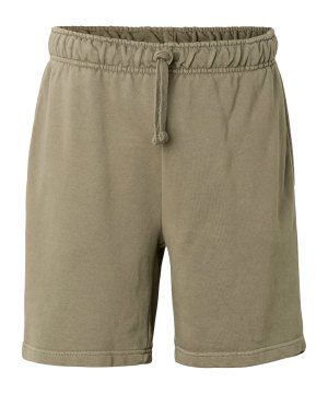 urban-classic-heavy-washed-short-gruen-f18328-tb8230-lifestyle_front.png