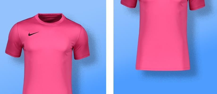 Nike Park VII Trikot Pink F616 vor einem teamsportblauen Gradient-Hintergrund in zweigeteilter Ansicht: links Oberteil des Trikots mit Fokus auf Kragen und gesticktem Nike Swoosh rechts auf der Brust, rechts Foktus auf unteren Teil mit Saum