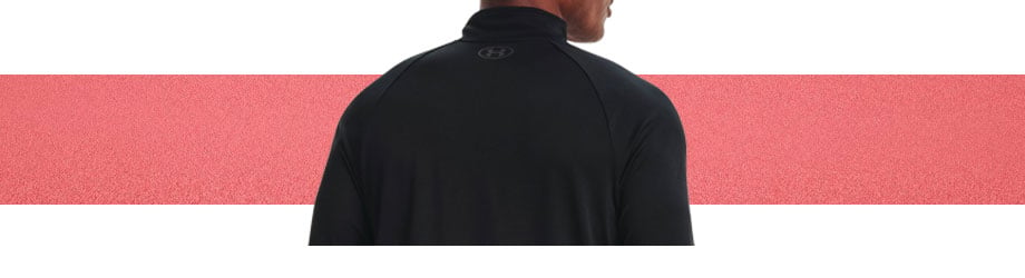 Under Armour ech HalfZip Sweatshirt in Schwarz, Detailansicht Rückseite mit Raglanschnitt und ovalem UA Badge gedruckt im Nacken-/Schulterbereich