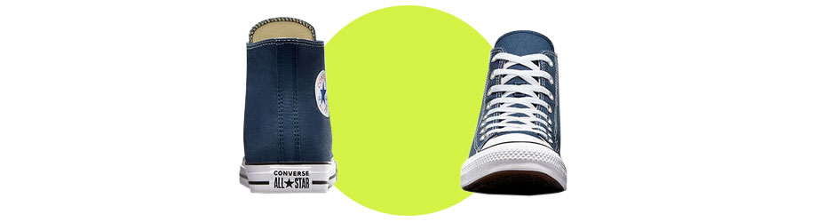 Converse AS High Sneaker mit linkem Schuh in Fersenansicht und rechtem Schuh mit Spitze nach vorn