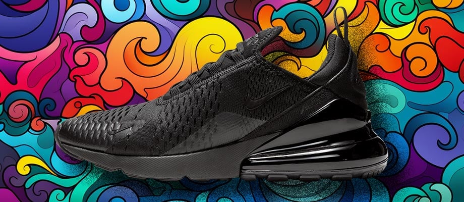 Nike Air Max 270 Sneaker Damen Schwarz vor einem farblich gekringelten Hintergrund.