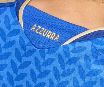 Azzurra stampato sul colletto personalizzato con inserto in mesh con font speciale