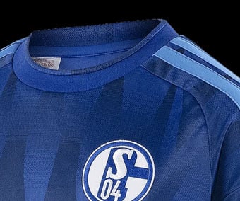 Premium-Rippkragen mit Mesh, Raglanschnitt, aufgen&auml;hte adidas 3-Stripes