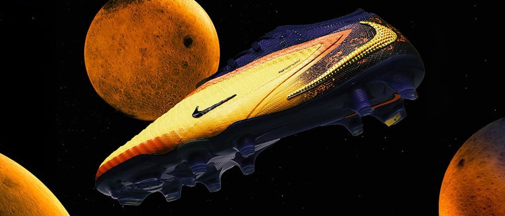 Banner mit Weltraum-Szenario, in dem der Erling Haaland Signature Phantom zentral wie ein Battle Starship schwebt mit dramatischer Beleuchtung