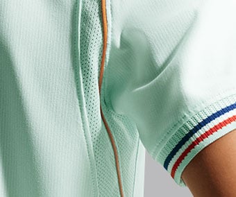 Mesh inserts on the side and tricolore cuffs