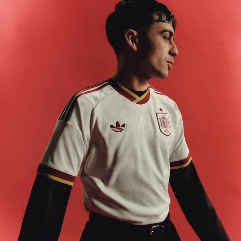 Cream Spain away kit with Adidas Trefoil logo - Classic Spanish national team retro shirt at 11teamsports