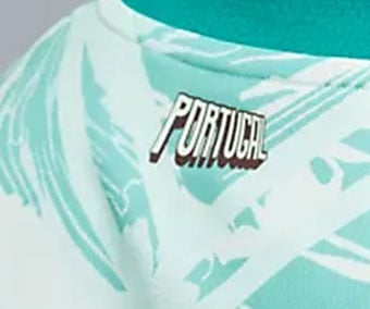 PORTUGAL imprim&eacute; dans le cou en police 3D avec ombres