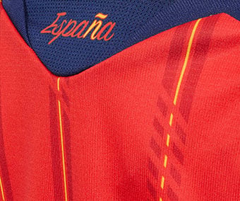Espa&ntilde;a as typographic font printed in the neck