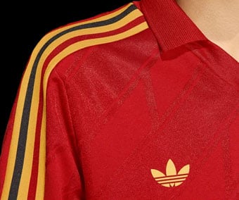 Three adidas stripes in Belgian national colors black yellow red on shoulder plus yellow Trefoil logo on chest