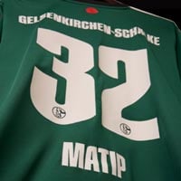 Trikotr&uuml;ckansicht mit Beispiel eines kompletten Name & Numbering Drucks anhand des Beispiels von MASTIP mit der R&uuml;ckennummer 32