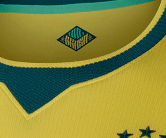 Nice knitted collar with chant VAI BRASA printed on inside of jersey