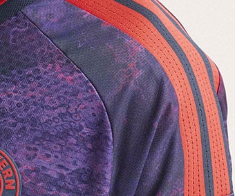 Premium jacquard fabric with raglan cut and mesh 3-stripes