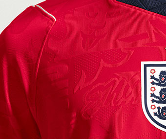 Tricot 3D haute technologie avec mesh et graphismes pop culture int&eacute;gr&eacute;s