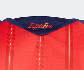 Espa&ntilde;a as typographic font printed in the neck