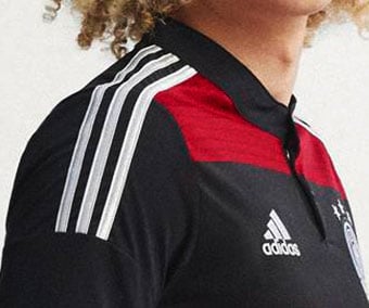Silberne 3-Stripes aufgen&auml;ht auf der Schulter des DFB Bringback Away Trikots 2014