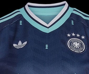 women's collar in v-cut in three colors