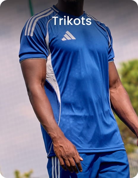 Football player in team jersey - Buy football kits at 11teamsports