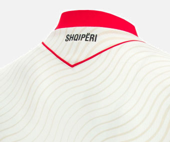 SHQIP&Euml;RI als Print im Nacken