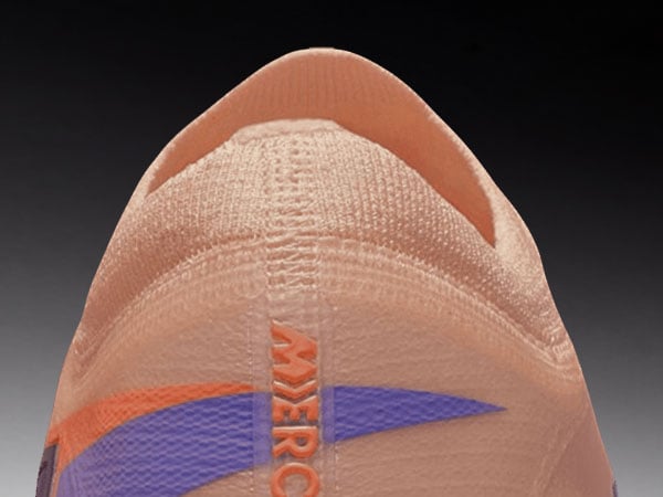 Gros plan sur le contrefort du talon pour une vue d&eacute;taill&eacute;e du col Flyknit