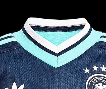 Premium collar in v-cut in three colors