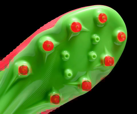 Gros plan sur la partie avant de la semelle PRO avec crampons FG