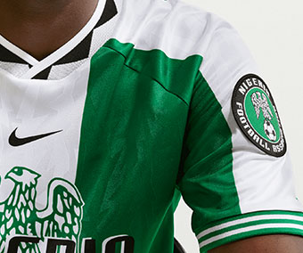 Zickzack colar desig, Raglan cut, NFF Fedation crest on the arm
