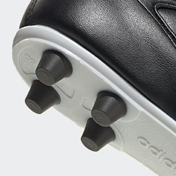 Closeup auf die Fersennocken des adidas Kaiser Liga 2 FG
