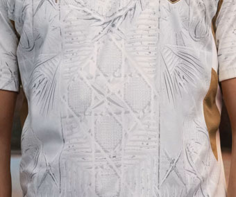 Gro&szlig;fl&auml;chiger Custom-Grafikprint als All-Over-Print auf dem Torso