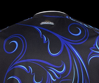 Argentina lettering with Sol de Mayo printed in the neck