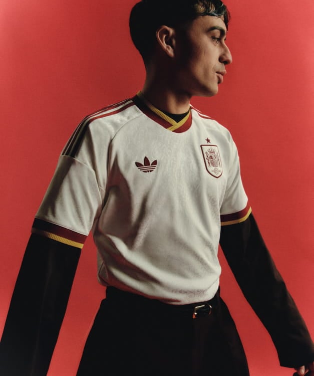 Cream Spain away kit with Adidas Trefoil logo - Classic Spanish national team retro shirt at 11teamsports
