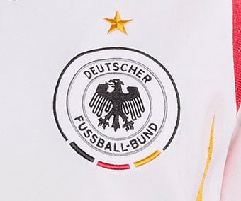 DFB-Wappen gestickt mit einem Stern auf dem DFB Bringback Home Trikot 2007 Damen